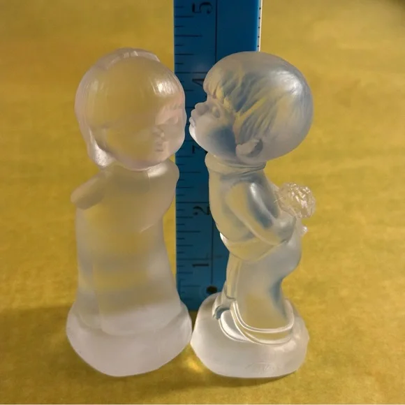 Fenton Art Glass Kissing Boy and Girl figurines in crystal velvet satin glass - Picture 5 of 8